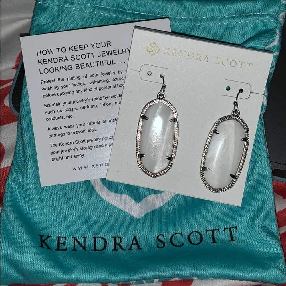 White Kendra Scott Elle drop earrings